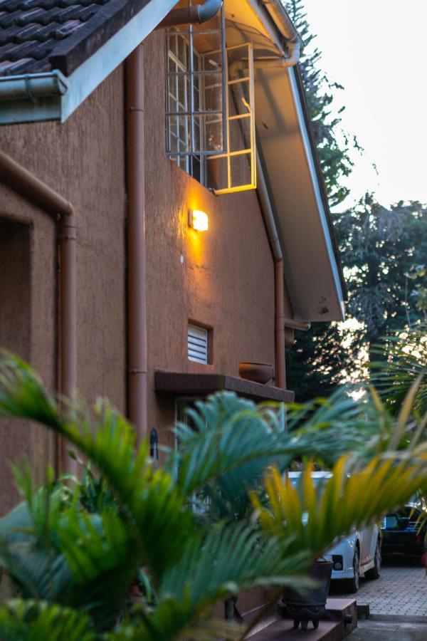 Hummingbird Camp Bed & Breakfast Entebbe Exterior photo